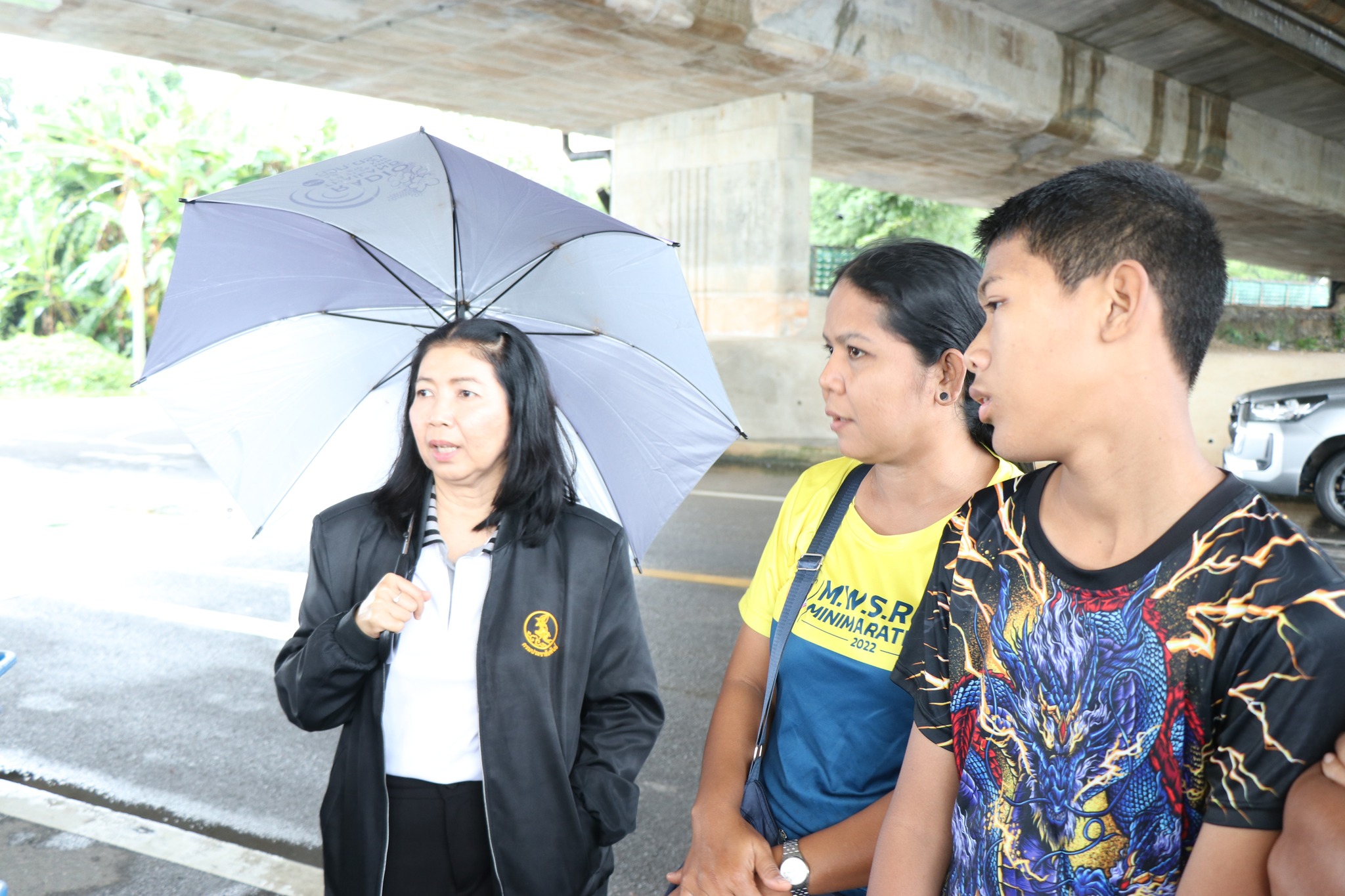 ๒๓ พ.ย. ๖๘  นางสาวบุษบัน สุวรรณนพ  รักษาการในตำแหน่งผู้อำนวยการสถานีวิทยุกระจายเสียงแห่งประเทศไทยจังหวัดตรัง พร้อมผู้สื่อข่าวลงพื้นที่บริเวณใต้สะพานข้ามคลองผันน้ำ  แม่น้ำตรัง จังหวัดตรัง