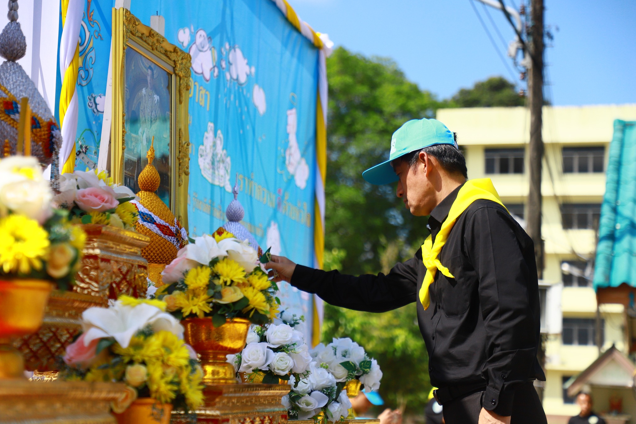 จังหวัดตรัง จัดกิจกรรมจิตอาสาบำเพ็ญสาธารณประโยชน์และบำเพ็ญสาธารณกุศล เนื่องในวันคล้ายวันพระราชสมภพพระบาทสมเด็จพระบรมชนกาธิเบศร มหาภูมิพลอดุลยเดชมหาราช บรมนาถบพิตร วันชาติและวันพ่อแห่งชาติ ประจำปี 2568