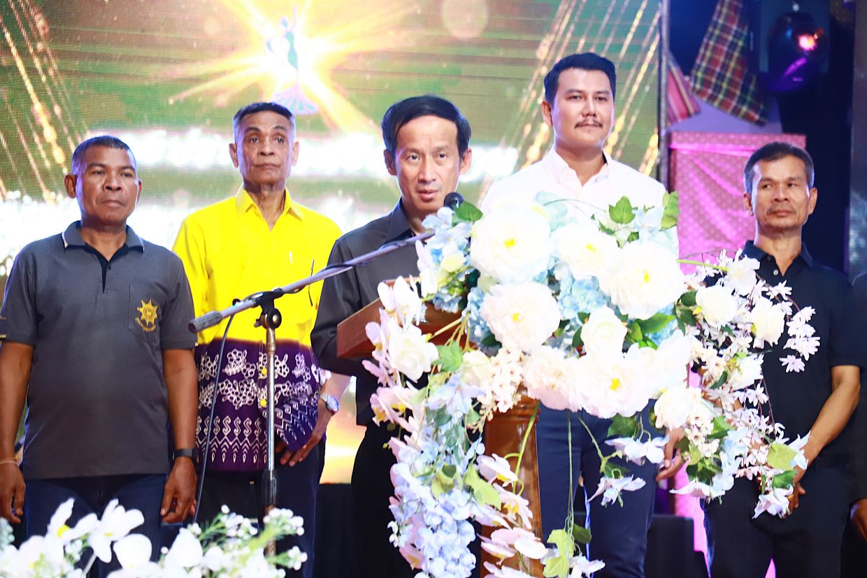 ผู้ว่าราชการจังหวัดตรัง   เปิดโครงการประกวด "ศรีตรังบาน ครั้งที่ 3" ประจำปี 2569    เพื่อส่งเสริมการอนุรักษ์ต้นศรีตรัง ต้นไม้ประจำจังหวัด และสนับสนุนความสร้างสรรค์ของคนในท้องถิ่นผ่านกิจกรรมการประกวดรูปแบบต่างๆ 