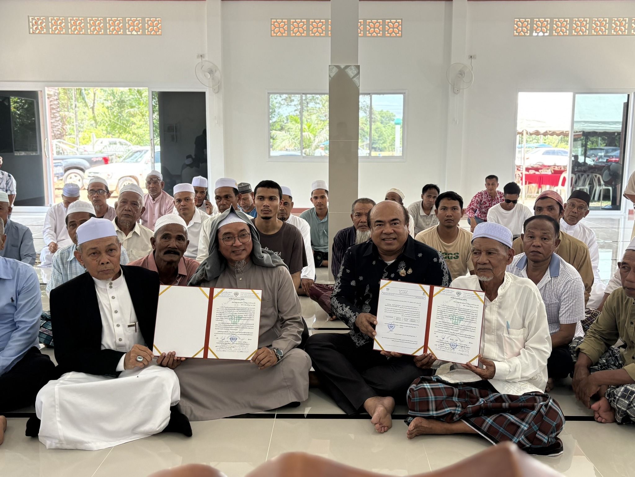 จังหวัดตรัง จัดพิธีรับมอบอาคารมัสยิดยามีอาตุลอิสลาม ณ ตำบลตะเสะ อำเภอหาดสำราญ ส่งเสริมการอยู่ร่วมกันในสังคมพหุวัฒนธรรม สร้างความสุขและความสันติสุขให้เกิดขึ้นในพื้นที่อย่างยั่งยืน