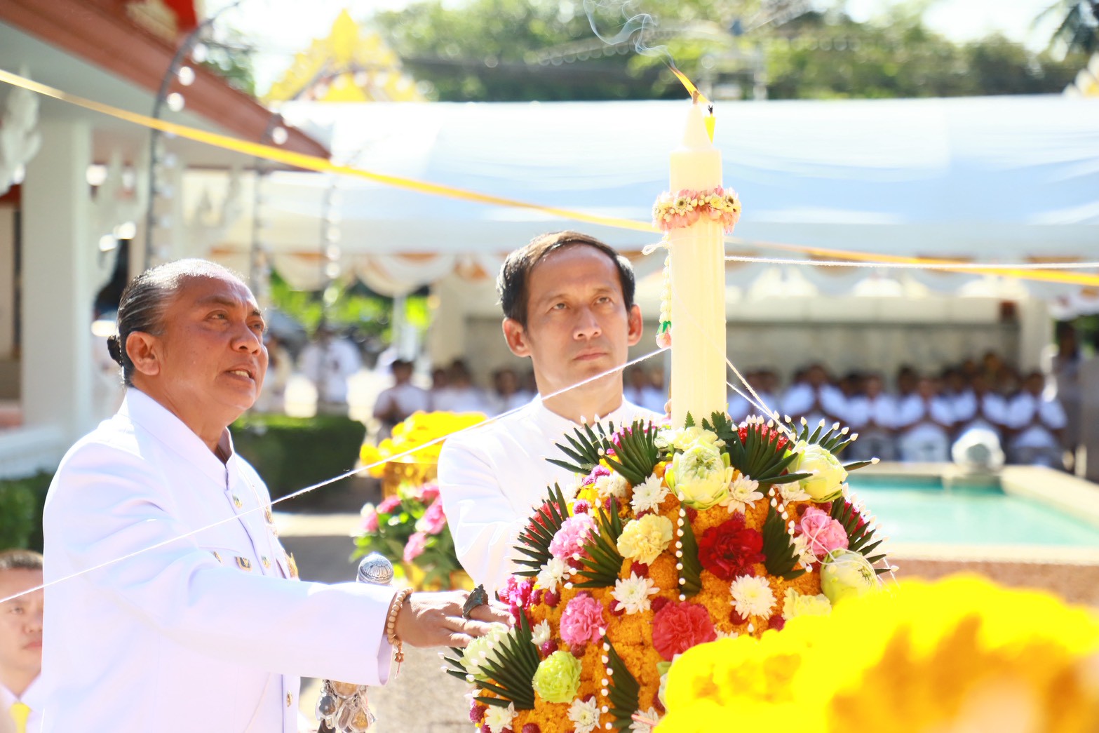 ผู้ว่าราชการจังหวัดตรัง นำพุทธศาสนิกชนและหัวหน้าส่วนราชการ ร่วมพิธีบวงสรวงศาลหลักเมืองตรัง เพื่อสืบสานประเพณีอันดีงามและสร้างความเป็นสิริมงคลแก่บ้านเมือง