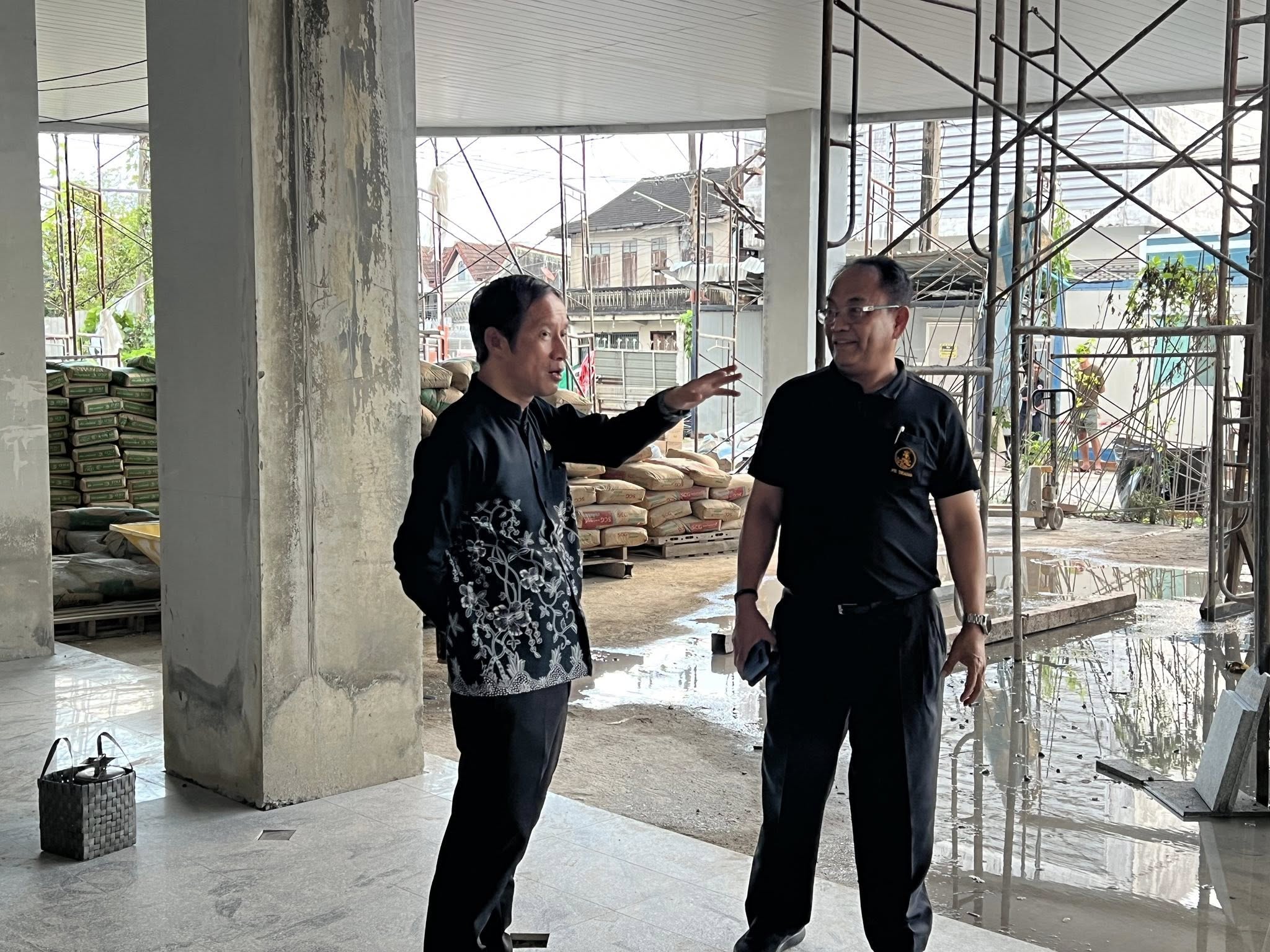 ผู้ว่าราชการจังหวัดตรัง ติดตามความคืบหน้าโครงการก่อสร้างอาคารอำนวยการผู้ป่วยนอกและอุบัติเหตุฉุกเฉิน โรงพยาบาลตรัง  ซึ่งขณะนี้มีความคืบหน้าตามลำดับ