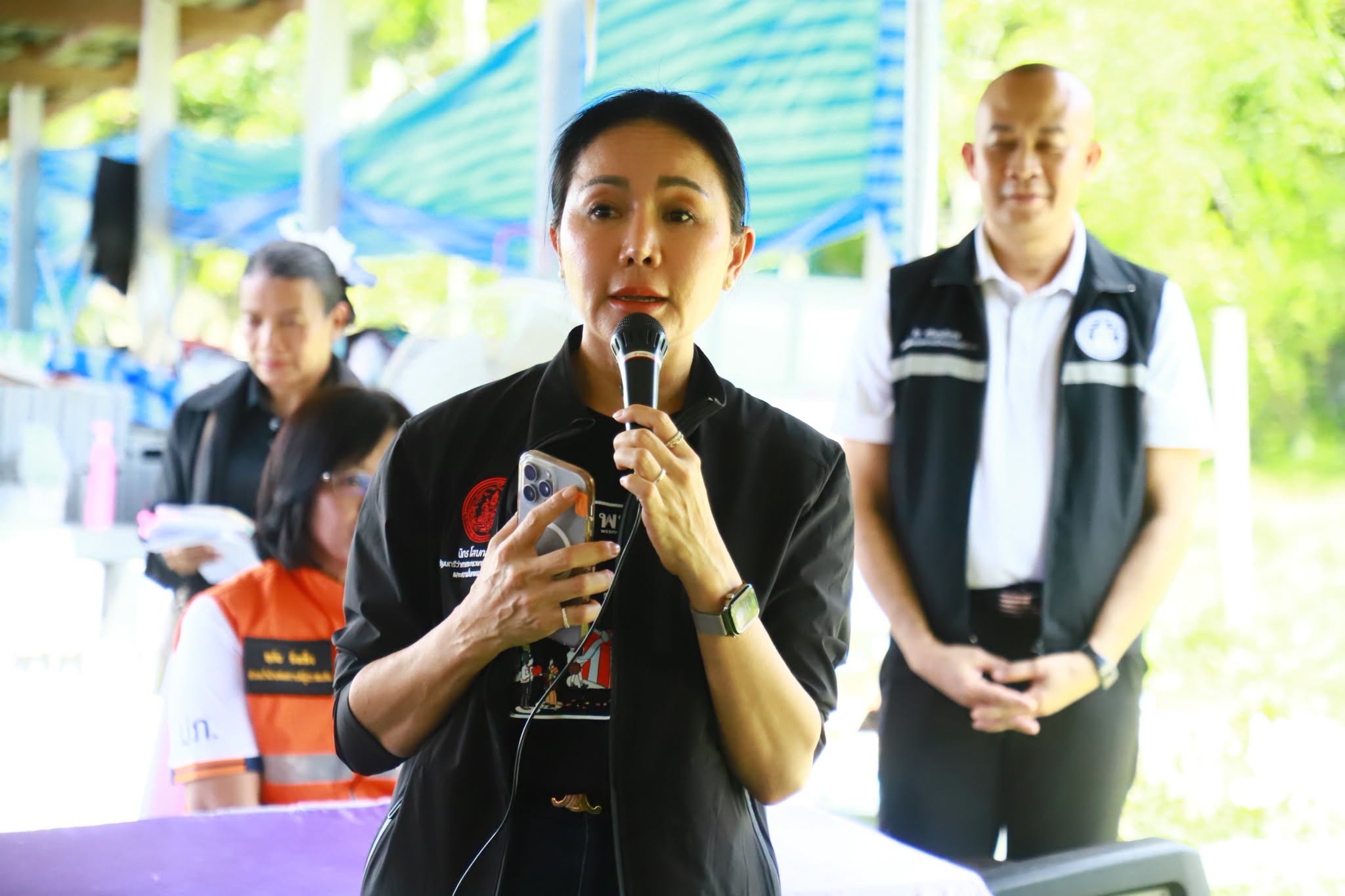 ผู้ช่วยรัฐมนตรีประจำกระทรวงการพัฒนาสังคมและความมั่นคงของมนุษย์ นำทีมลงพื้นที่จังหวัดตรัง รุดให้ความช่วยเหลือประชาชน หลังเกิดเหตุอาคารห้องแถวทรุดตัวเสียหายหนัก