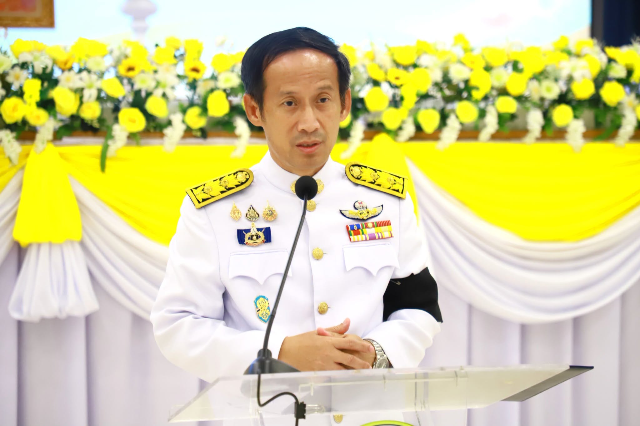 จังหวัดตรัง จัดพิธีรับพระราชทานเครื่องราชอิสริยาภรณ์และเหรียญจักรพรรดิมาลา ประจำปี 2568 เบื้องหน้าพระบรมฉายาลักษณ์พระบาทสมเด็จพระเจ้าอยู่หัว แก่ข้าราชการในสังกัดสำนักงานสาธารณสุขจังหวัดตรังและโรงพยาบาลตรัง   