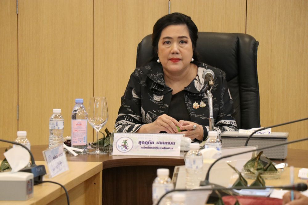 อธิบดีกรมประชาสัมพันธ์ ลงพื้นที่ตรวจเยี่ยมและมอบนโยบายการปฏิบัติงาน ณ สวท.ตรัง เน้นย้ำนโยบายเฉลี่ยทุกข์  เฉลี่ยสุข  โดยให้สื่อในสังกัดกรมประชาสัมพันธ์ในพื้นที่  ได้สนับสนุนการทำงานซึ่งกันและกัน
