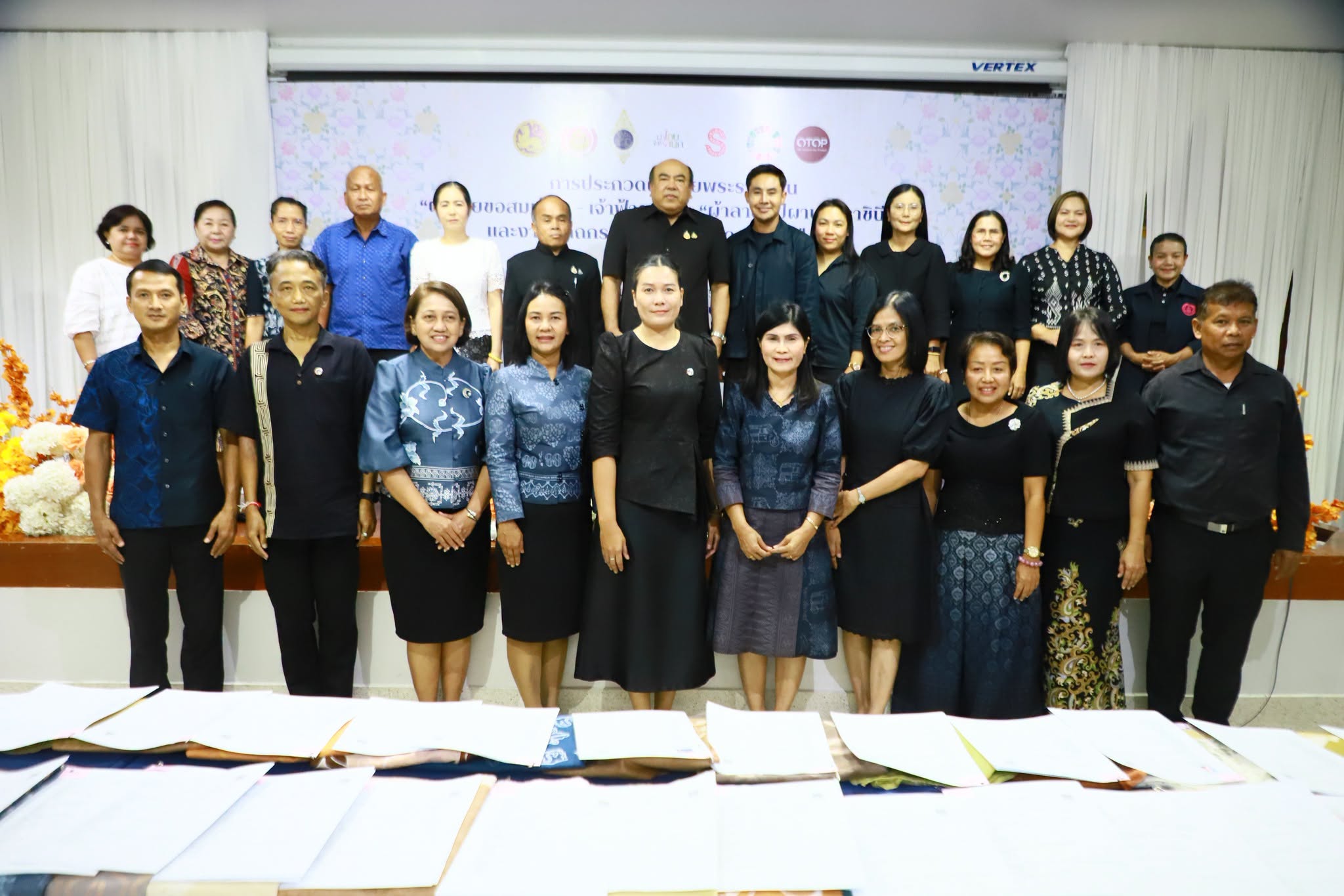 จังหวัดตรัง จัดประกวดผ้าลายพระราชทาน "ผ้าลายขอสมเด็จฯ - เจ้าฟ้าฯ" และ "ผ้าลายบุปผาบรมราชินีนาถ" และงานหัตถกรรม ระดับจังหวัด ประจำปี 2569" ภายใต้โครงการยกระดับการพัฒนาผลิตภัณฑ์ภูมิปัญญาผ้าไทยและงานหัตถกรรม จังหวัดตรัง   
