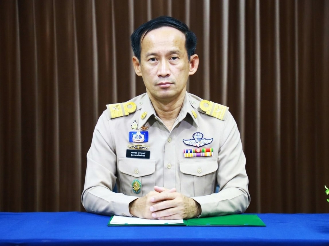 ผู้ว่าราชการจังหวัดตรัง  ให้โอวาทและมอบแนวทางการปฏิบัติราชการ แก่ข้าราชการและพนักงานส่วนท้องถิ่นผู้ผ่านการสรรหาให้ดำรงตำแหน่งสายงานผู้บริหาร