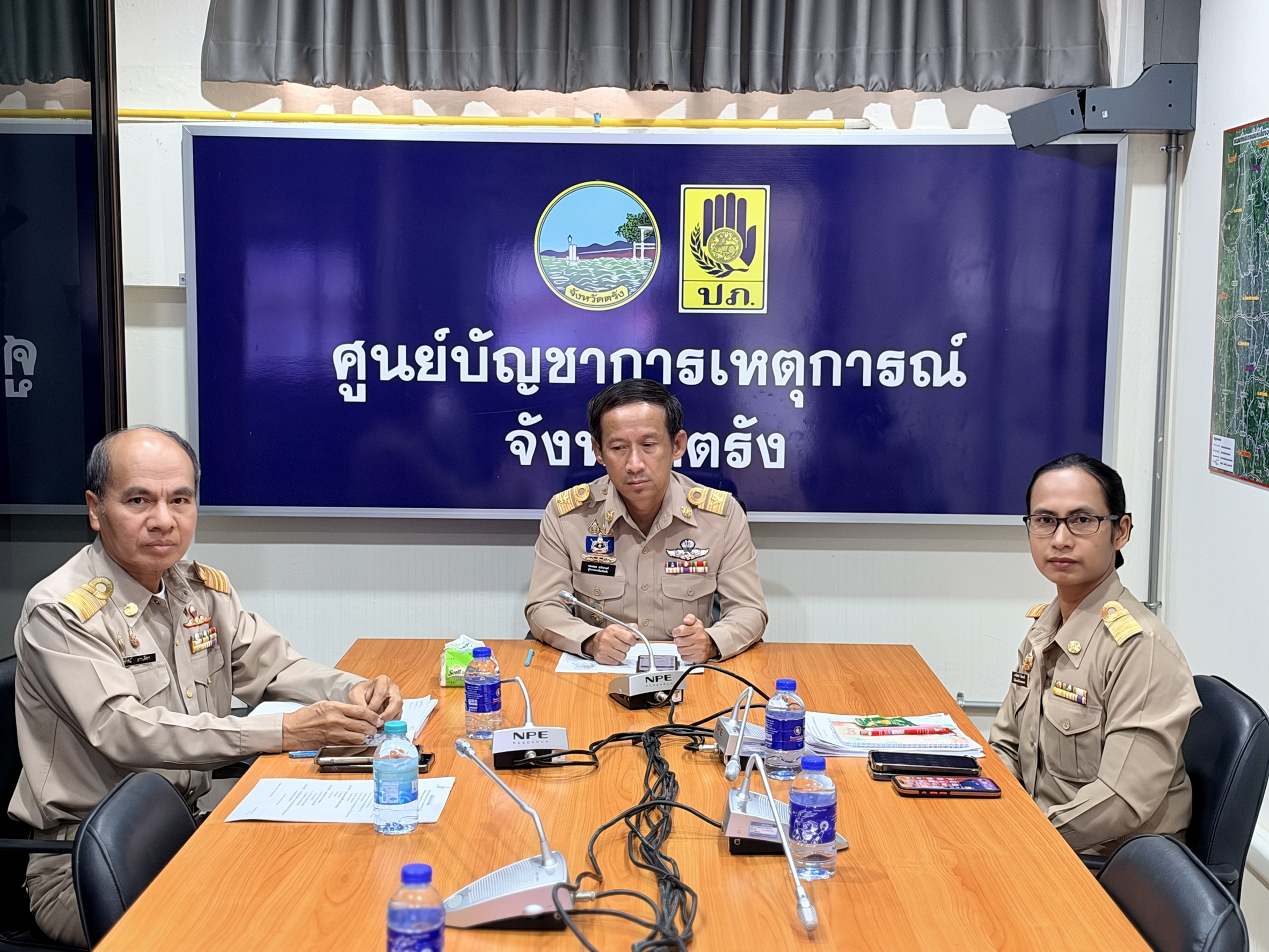 ผู้ว่าราชการจังหวัดตรัง นำส่วนราชการที่เกี่ยวข้อง ร่วมการประชุมกองบัญชาการป้องกันและบรรเทาสาธารณภัยแห่งชาติ (บกปภ.ช.)
