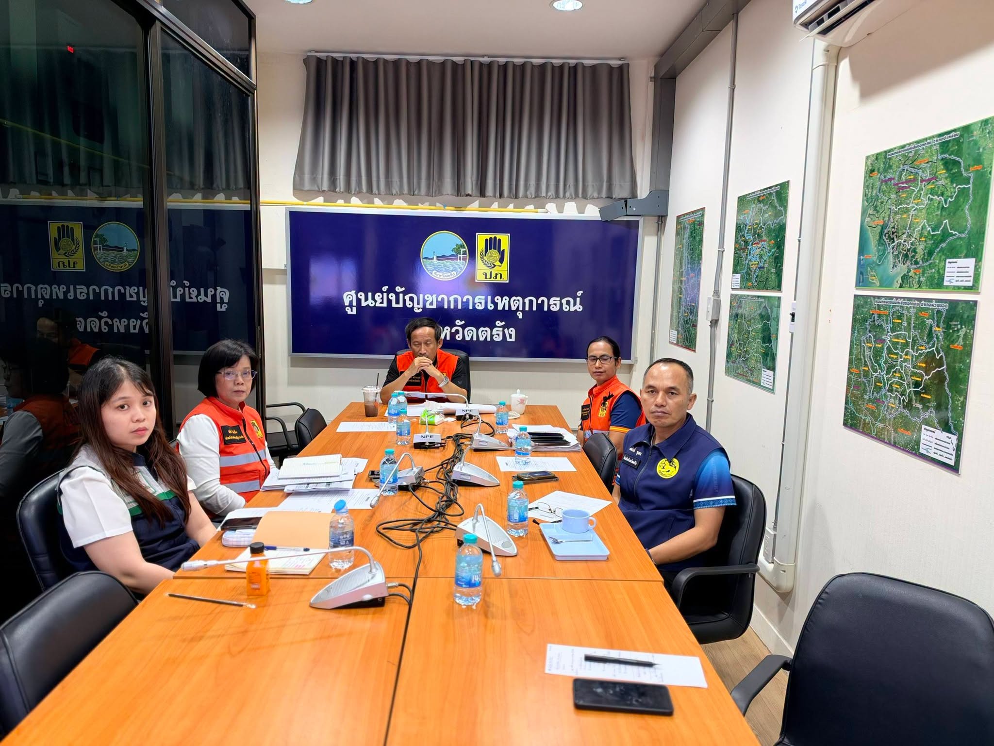 ผู้ว่าราชการจังหวัดตรัง ร่วมการประชุมกองบัญชาการป้องกันและบรรเทาสาธารณภัยแห่งชาติ (บกปภ.ช.) เพื่อติดตามการเตรียมความพร้อมรับสถานการณ์อุทกภัยในพื้นที่ภาคใต้